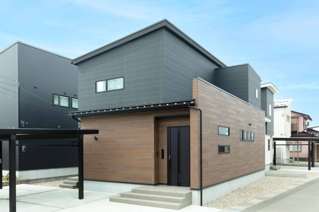 木目調外壁の横張り施工実例