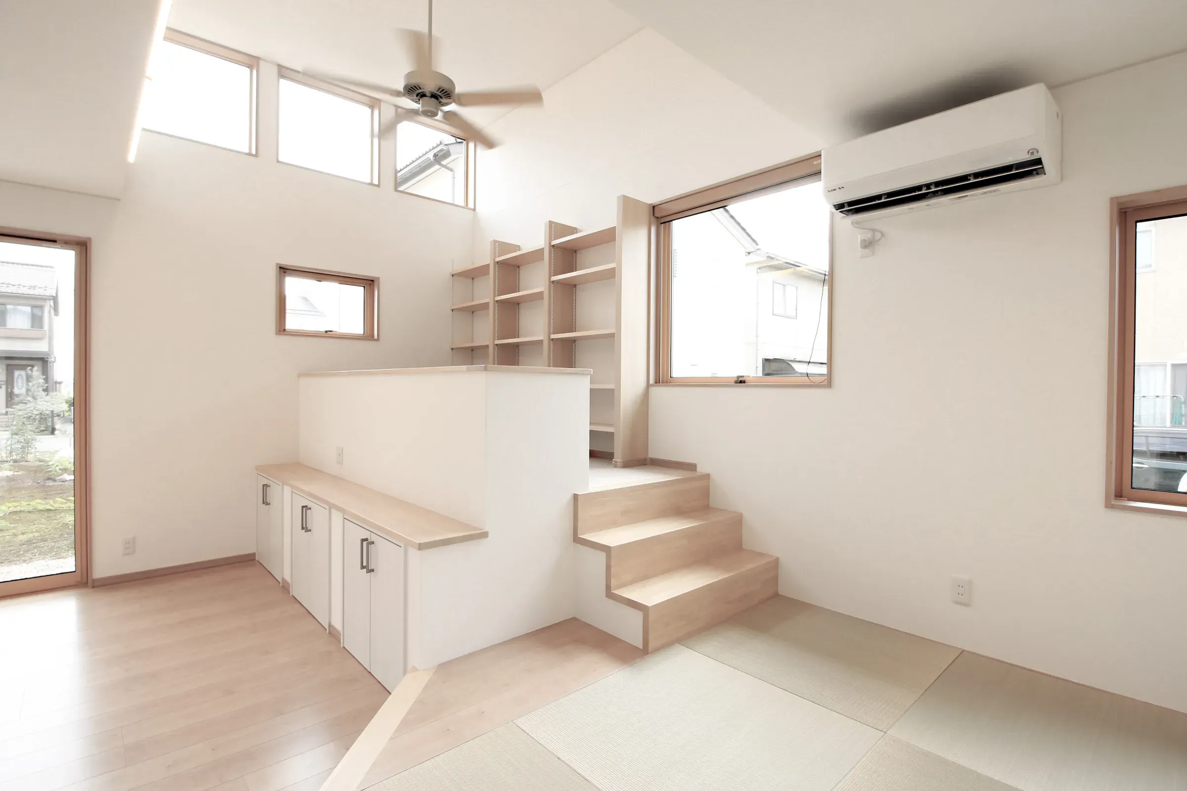 おしゃれ　二階建て　家