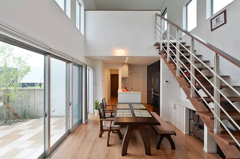 スケルトン階段