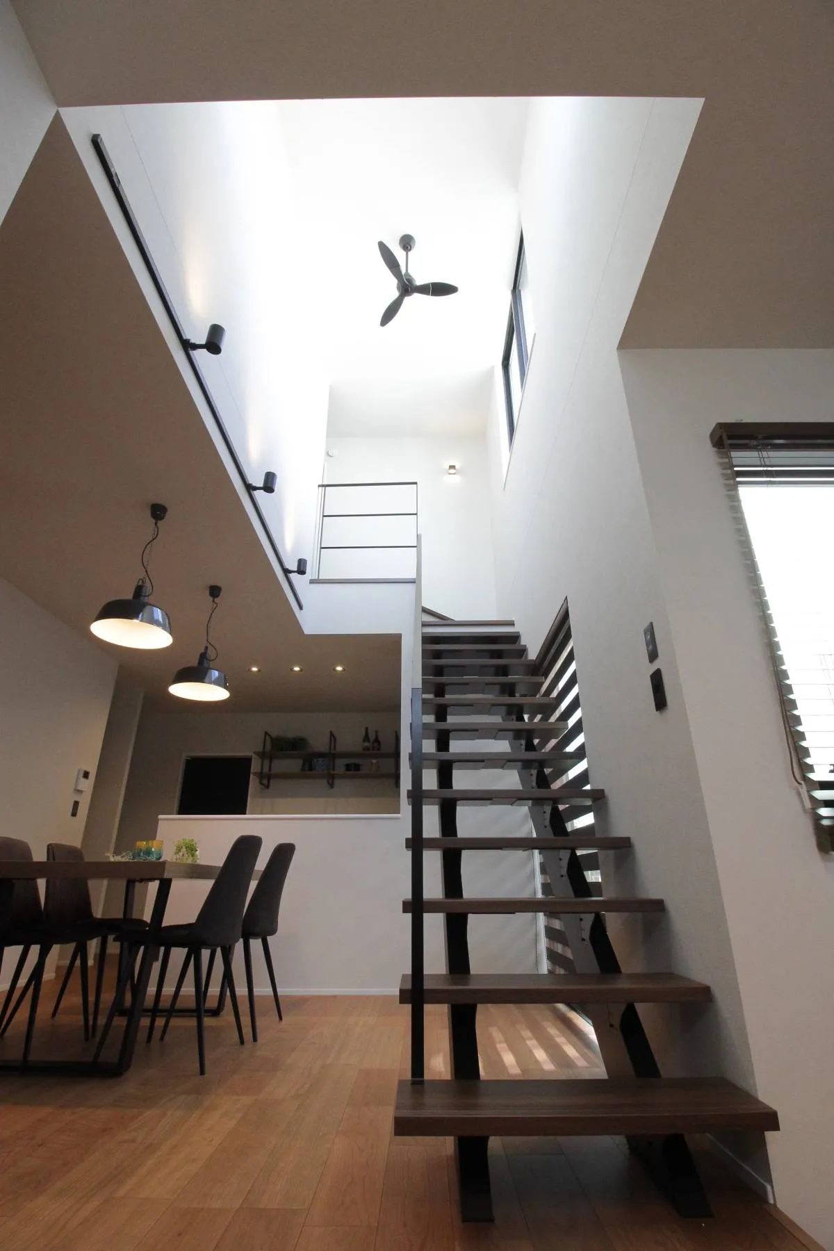 スケルトン階段