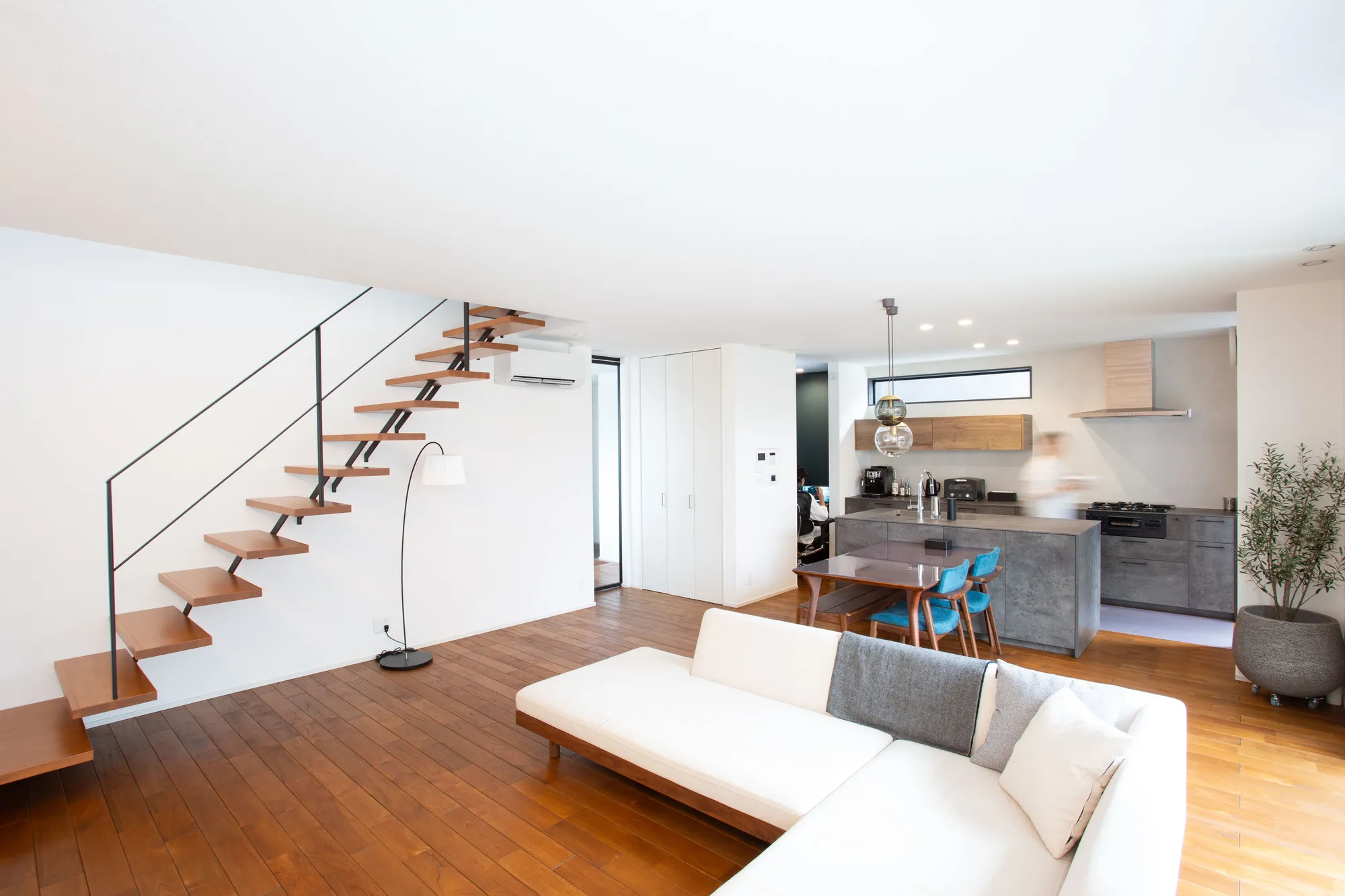 スケルトン階段