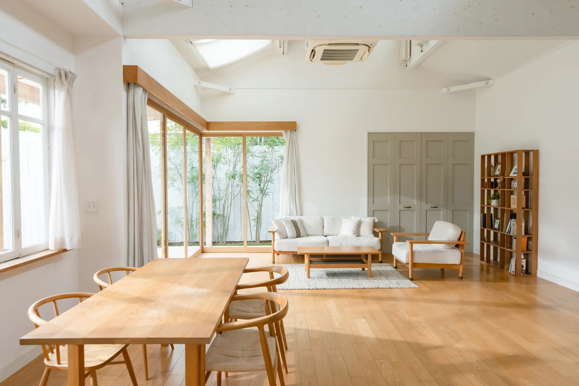 リビング 大きな窓