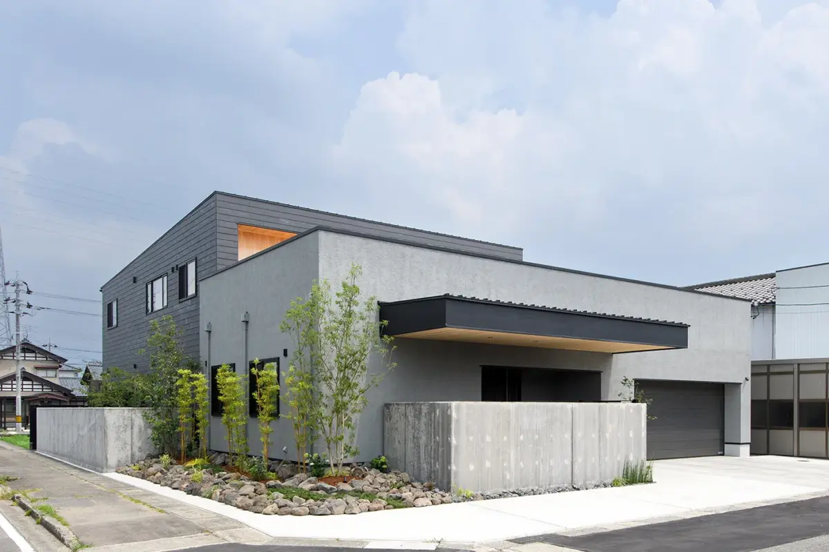 優雅にくつろぐ、重量鉄骨の住まい。